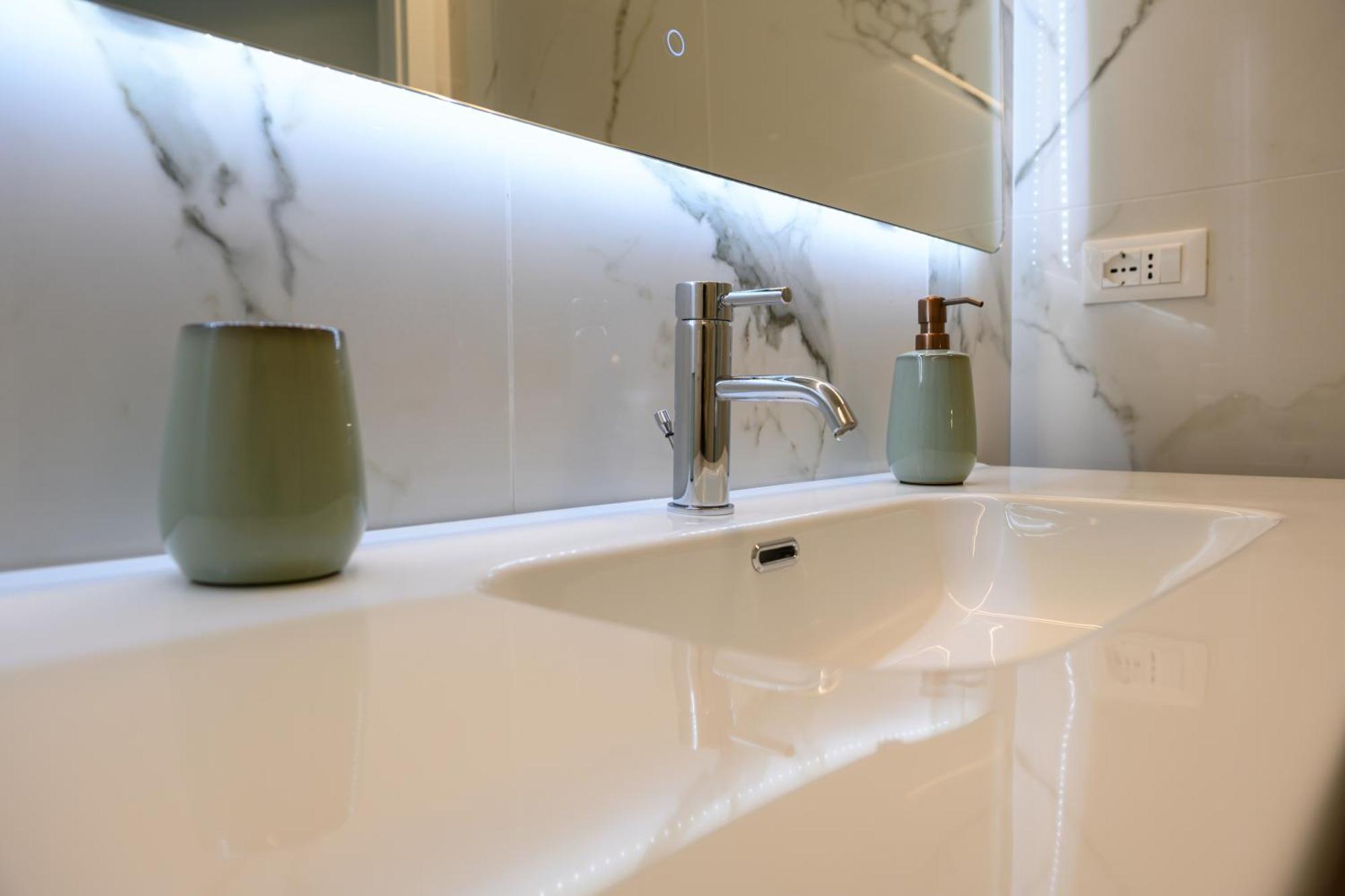 Bianca Elegance Rooms ลาสเปเซีย ภายนอก รูปภาพ