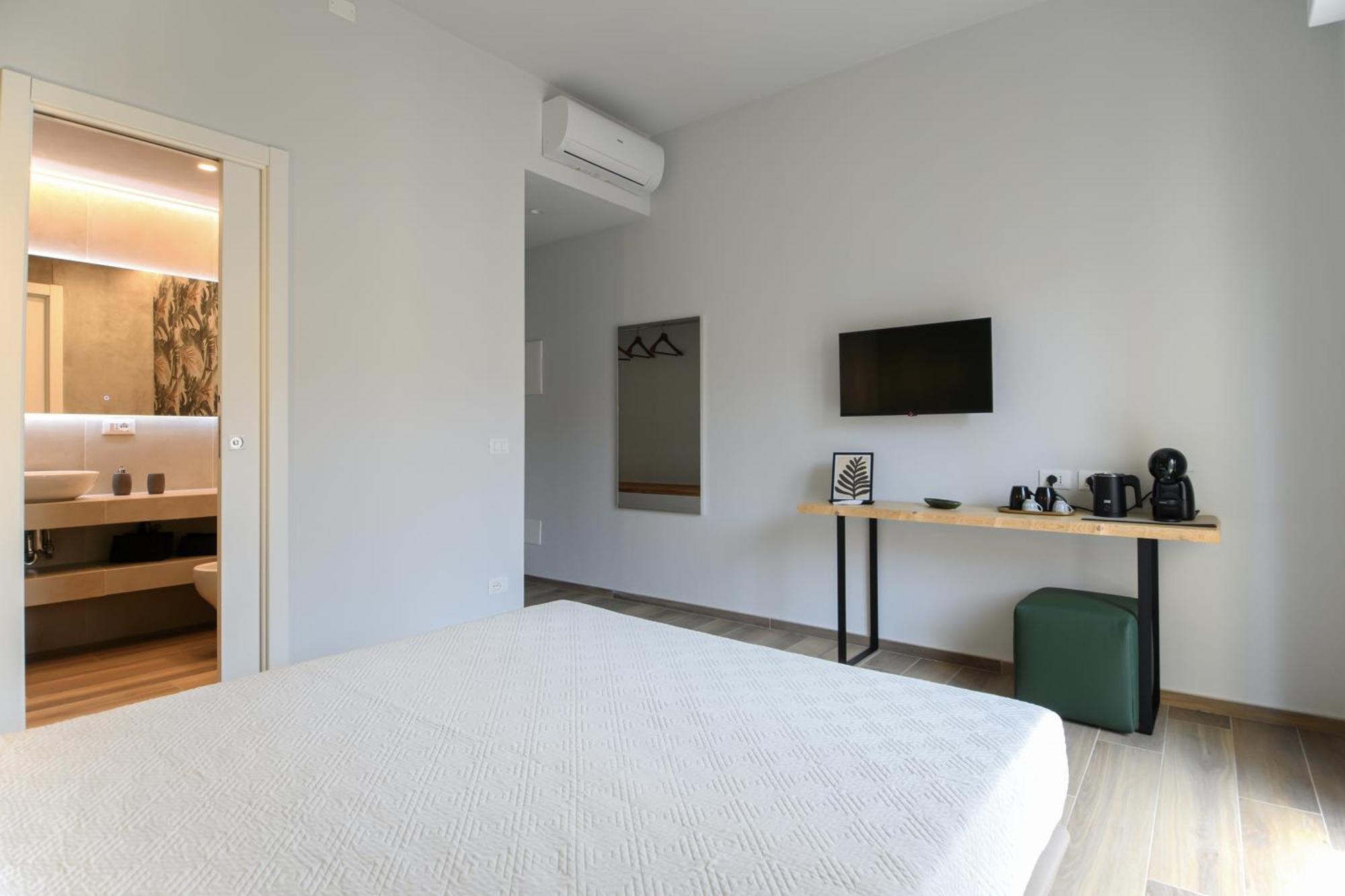 Bianca Elegance Rooms ลาสเปเซีย ภายนอก รูปภาพ