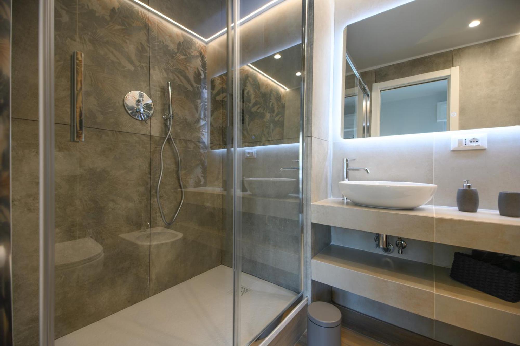 Bianca Elegance Rooms ลาสเปเซีย ภายนอก รูปภาพ