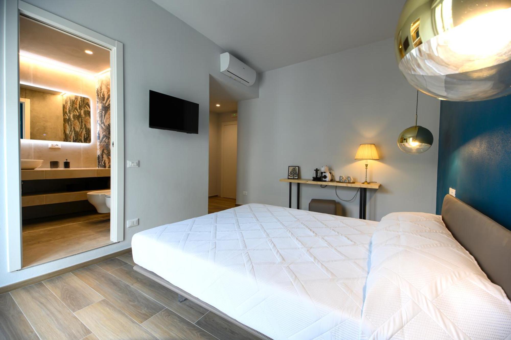 Bianca Elegance Rooms ลาสเปเซีย ภายนอก รูปภาพ